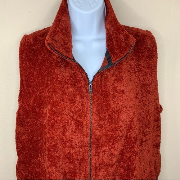 M Burgundy Red Faux Fur Sleeveless Vest Silver Thread Outerwear Medium Zip - Picture 3 of 10